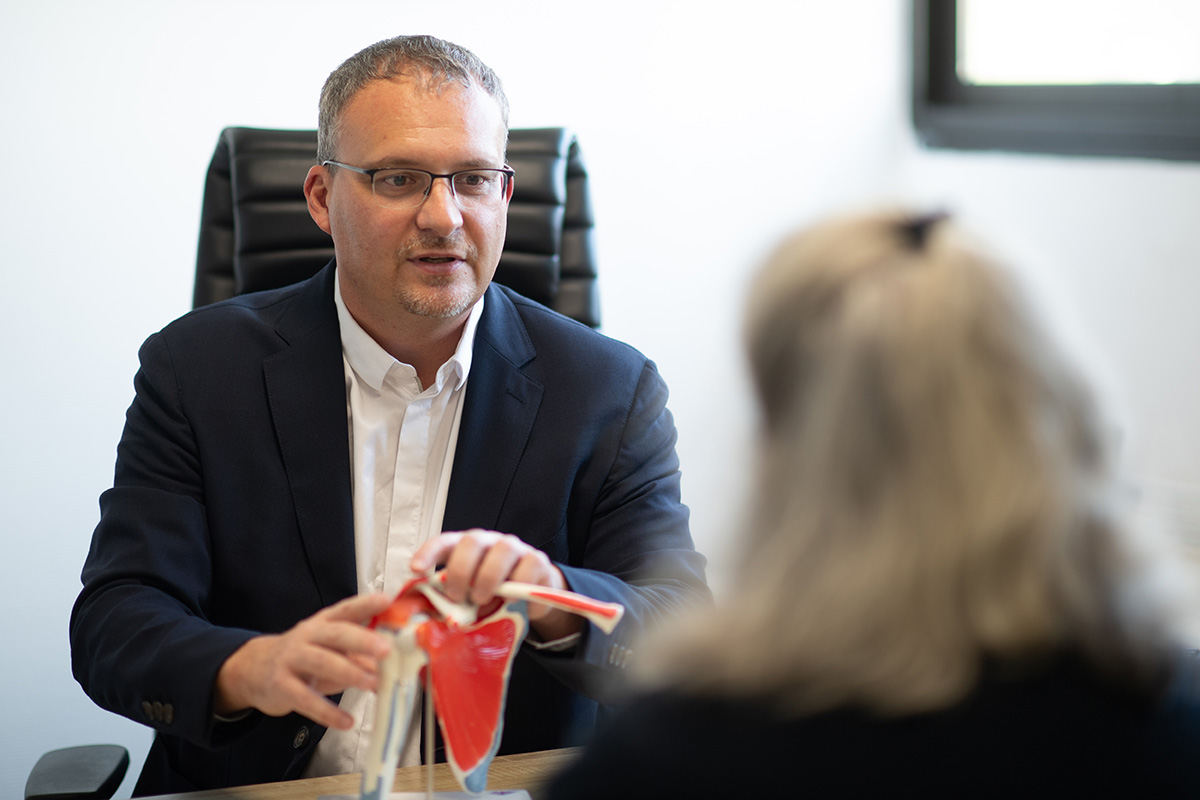 consultation avec le Dr Blanchet, chirurgien orthopédique à Argonay